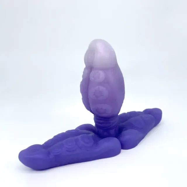 Tentickle Skwee 3 Purple Fade butt plug small super soft