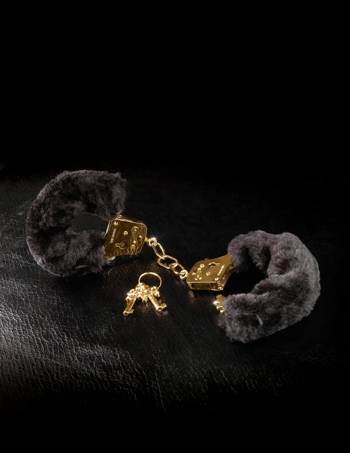 Pipedream Fetish Fantasy Deluxe Furry handboeien goud zwart zacht